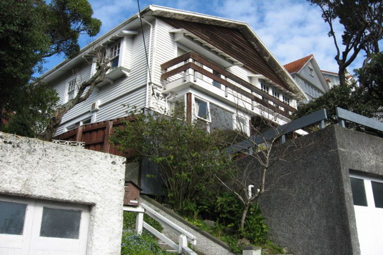 Photo of property in 1/5 Grove Road, Kelburn, Wellington, 6012