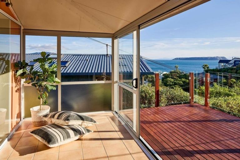 Photo of property in 18 Gordon Road, Plimmerton, Porirua, 5026