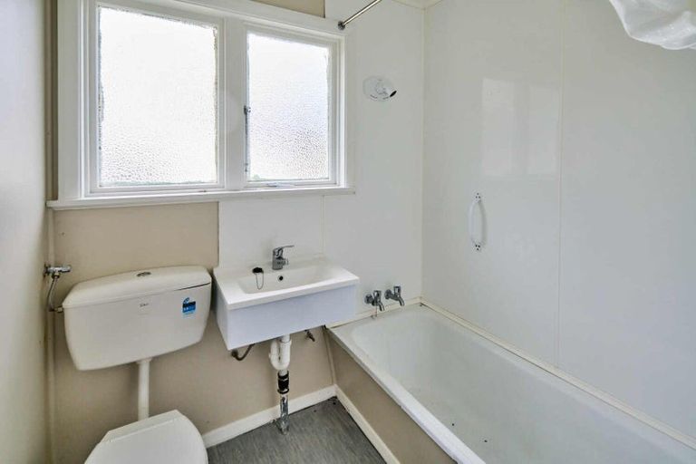 Photo of property in 42 Victory Avenue, Karori, Wellington, 6012