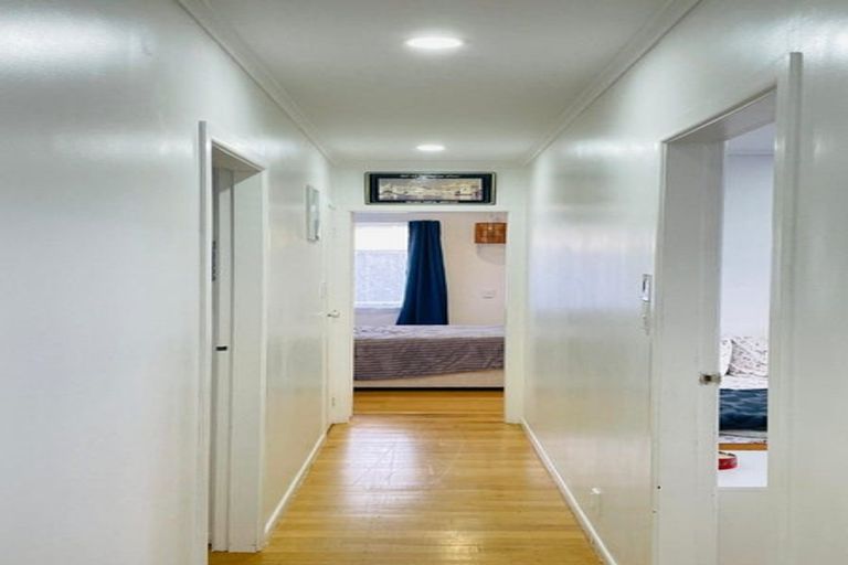 Photo of property in 60 Glen Marine Parade, Glendene, Auckland, 0602