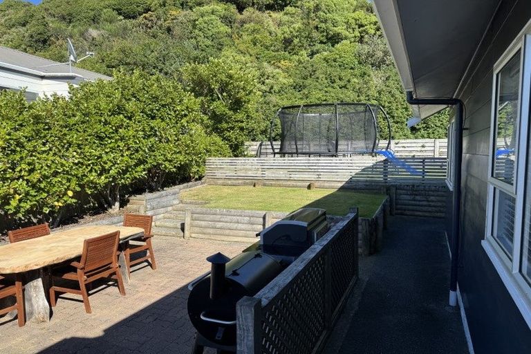 Photo of property in 129 Maungaraki Road, Korokoro, Lower Hutt, 5012