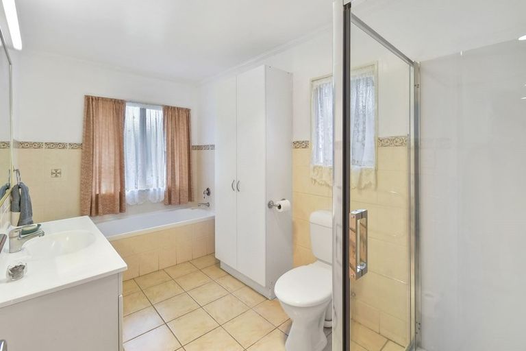 Photo of property in 1 Astelia Place, Goodwood Heights, Auckland, 2105