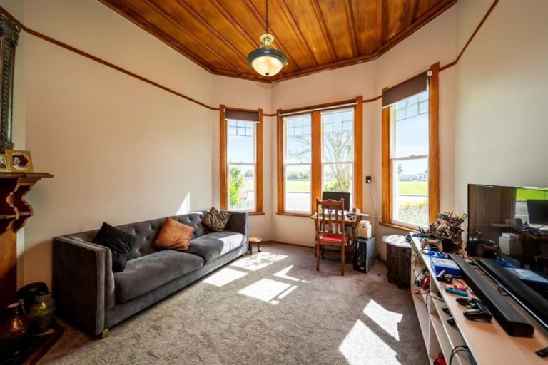 Photo of property in 70 Disraeli Street, Hawera, 4610