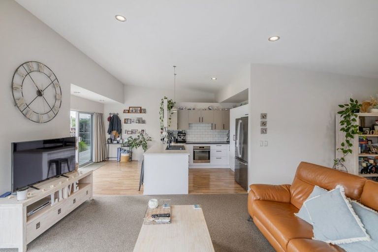 Photo of property in 10 Rena Place, Whitianga, 3510