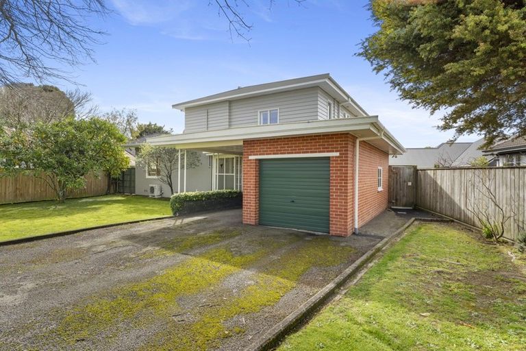 Photo of property in 11 Hughes Avenue, Hokowhitu, Palmerston North, 4410