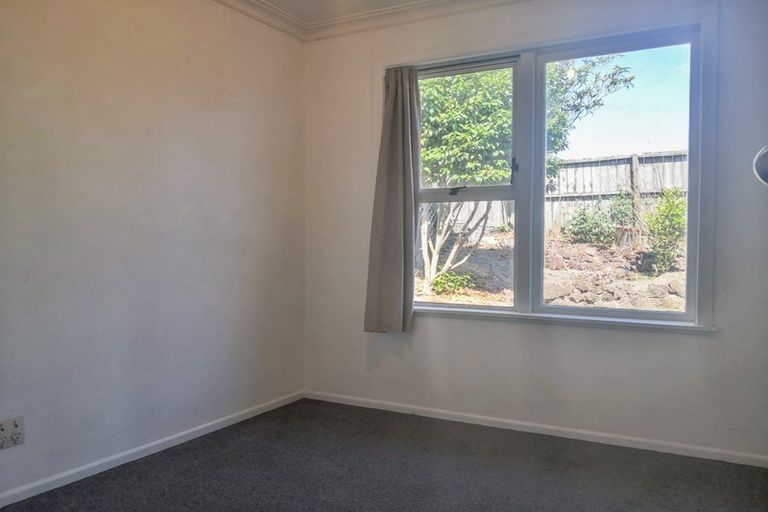 Photo of property in 76 Manuka Road, Glenfield, Auckland, 0629