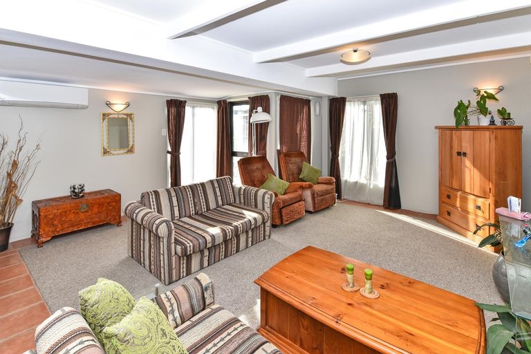 Photo of property in 10 Mcinnes Place, Queenwood, Hamilton, 3210