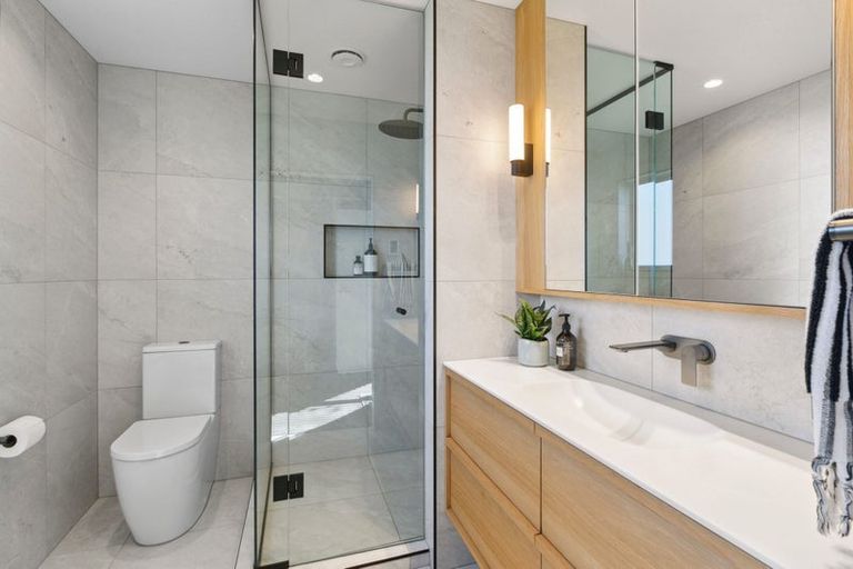 Photo of property in 91 Paynters Avenue, Strandon, New Plymouth, 4312