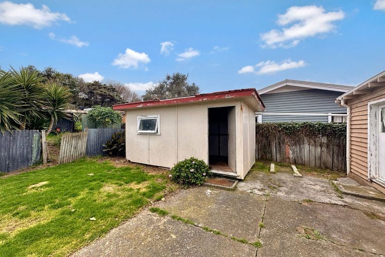 Photo of property in 42 Karaka Street, Castlecliff, Whanganui, 4501