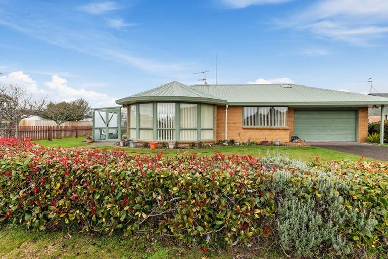 Photo of property in 2 Ashmore Place, Fairy Springs, Rotorua, 3015