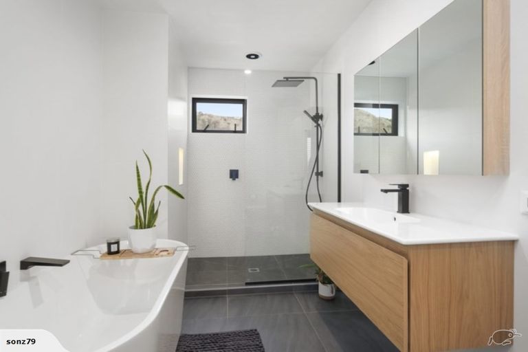 Photo of property in 18 Sandford Terrace, Lower Shotover, Queenstown, 9304