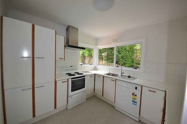 Photo of property in 27 Chivalry Road, Glenfield, Auckland, 0629