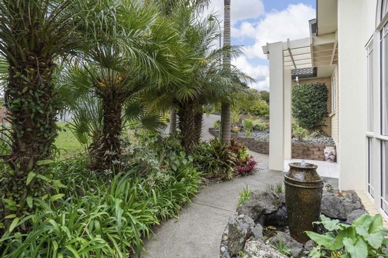 Photo of property in 9 Lorikeet Place, Unsworth Heights, Auckland, 0632