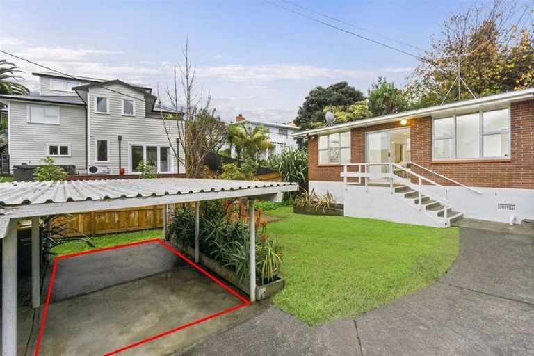 Photo of property in 1/26 Rewi Street, Torbay, Auckland, 0630