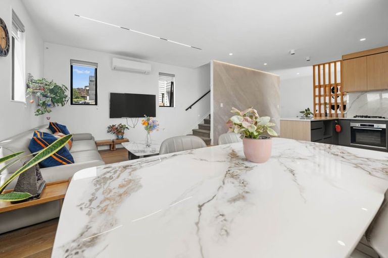 Photo of property in 6a Raeben Avenue, Hillcrest, Auckland, 0627