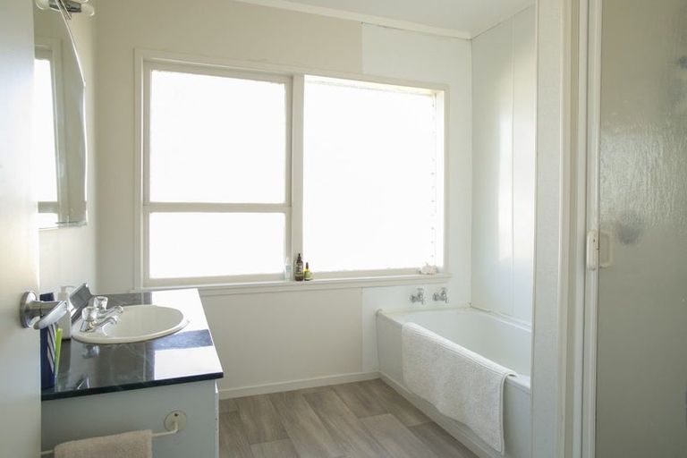 Photo of property in 579 Great South Road, Rosehill, Papakura, 2113