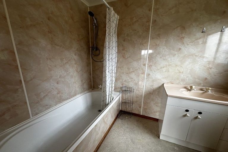 Photo of property in 65 Stillwater Crescent, Stillwater, Silverdale, 0993