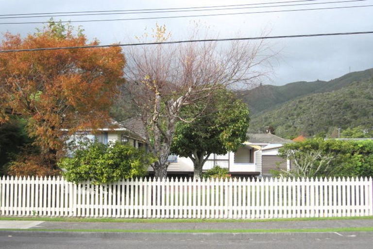 Photo of property in 4 Maru Street, Stokes Valley, Lower Hutt, 5019