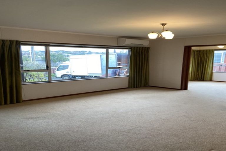 Photo of property in 1/20 Shakespeare Road, Milford, Auckland, 0620