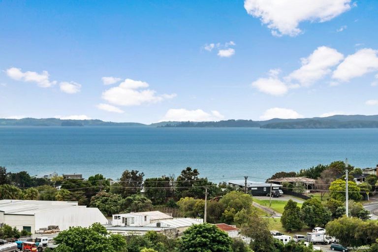 Photo of property in 21 Woodridge Drive, Stanmore Bay, Whangaparaoa, 0932