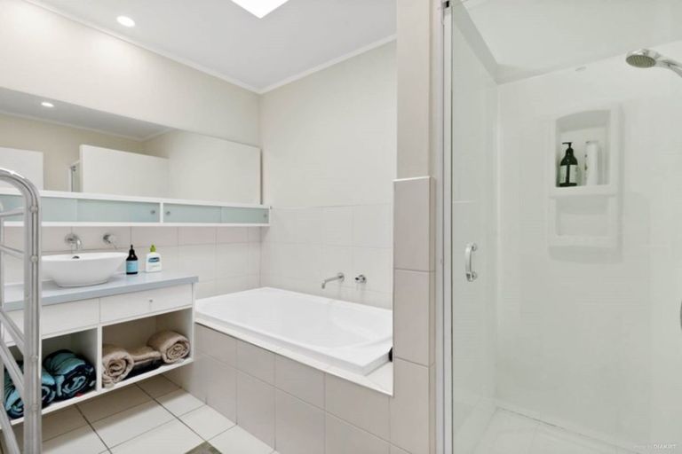 Photo of property in 27 Mcmillan Place, Mellons Bay, Auckland, 2014