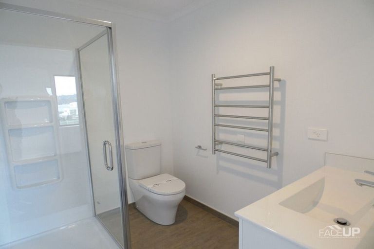 Photo of property in 5 Hudson Bay Road, Hobsonville, Auckland, 0616