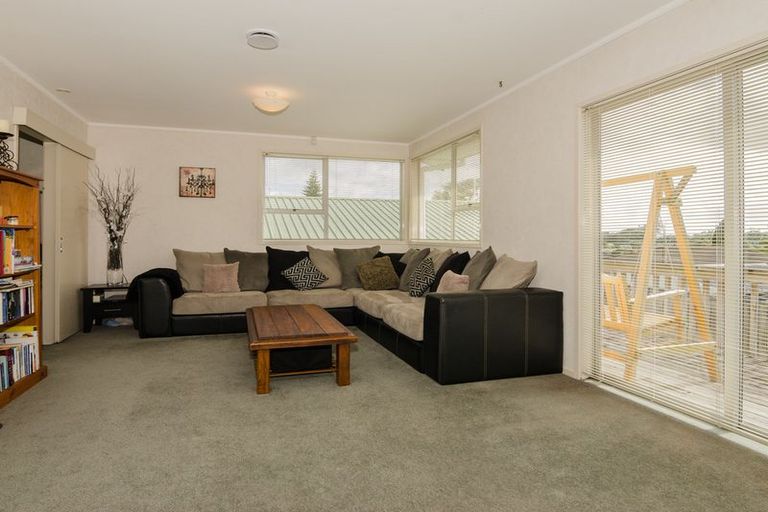 Photo of property in 17 Roick Parade, Glen Eden, Auckland, 0602