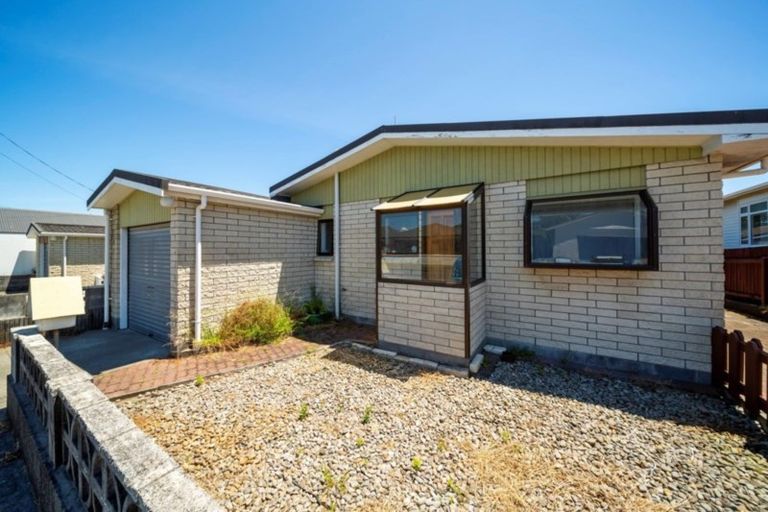 Photo of property in 19 Karamu Street, Strandon, New Plymouth, 4312
