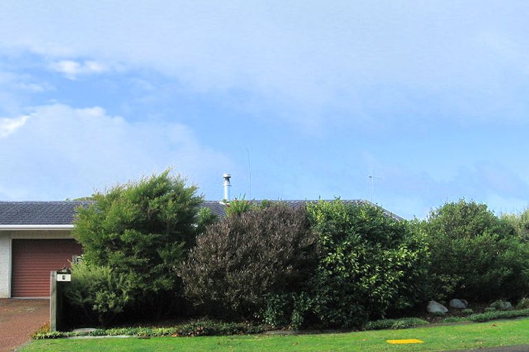 Photo of property in 8 Callender Terrace, Paraparaumu Beach, Paraparaumu, 5032