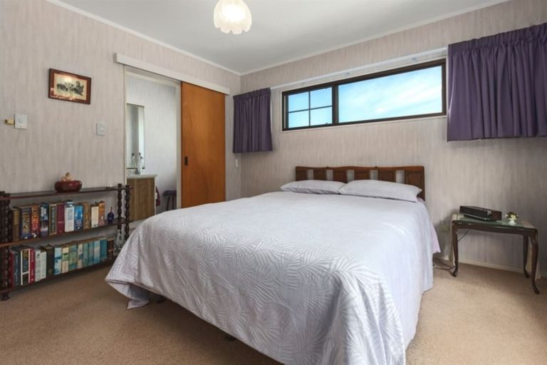 Photo of property in 2 Saint Aidans Way, Tawa, Wellington, 5028