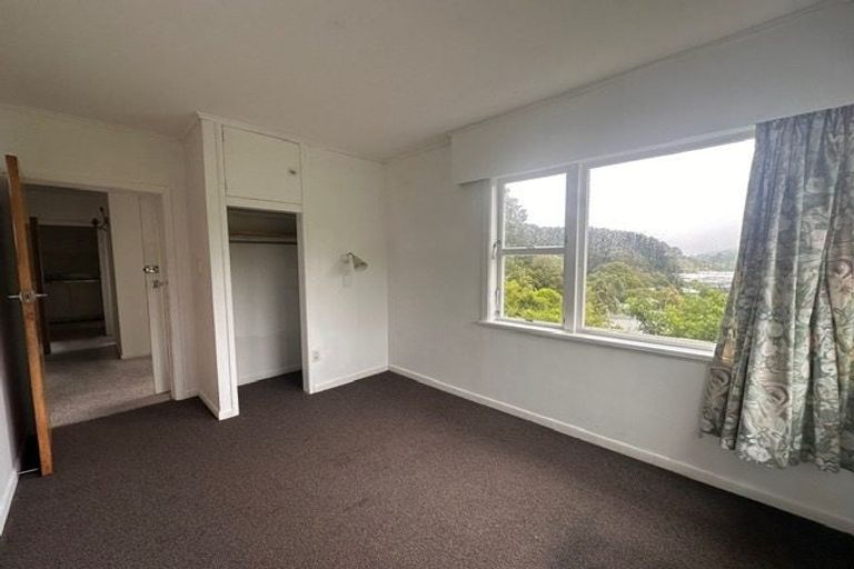 Photo of property in 88 Newlands Road, Newlands, Wellington, 6037