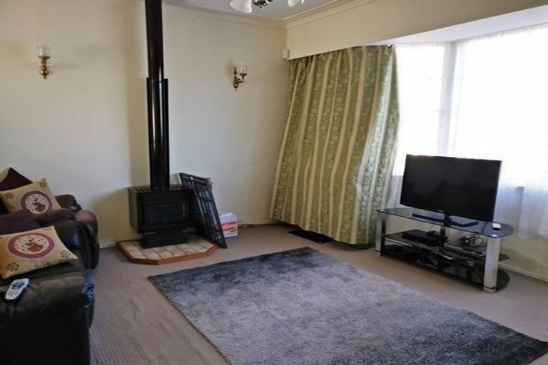 Photo of property in 105 Gossamer Drive, Pakuranga Heights, Auckland, 2010