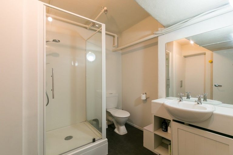 Photo of property in Stadium Garden Flats, 314/107 Thorndon Quay, Pipitea, Wellington, 6011