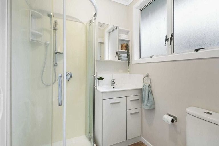 Photo of property in 1/26 Rewi Street, Torbay, Auckland, 0630