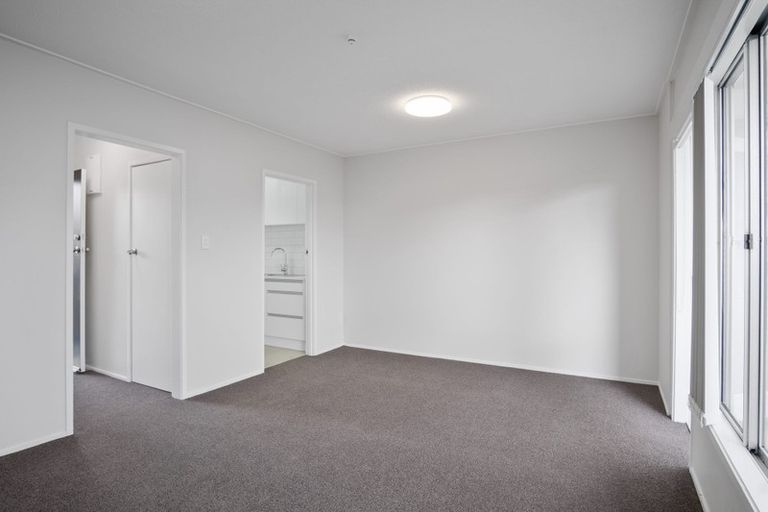 Photo of property in 2/34a Parr Road South, Point Chevalier, Auckland, 1025