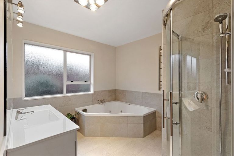 Photo of property in 33 Kedleston Drive, Avonhead, Christchurch, 8042