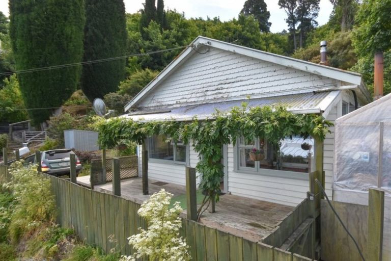 Photo of property in 1 Ocean View Road, Ravensbourne, Dunedin, 9022