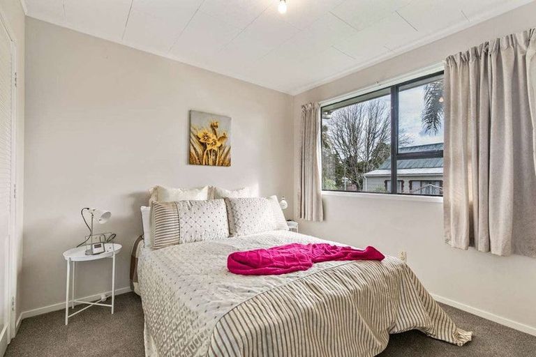 Photo of property in 2 Duckworth Road, Papakura, 2110