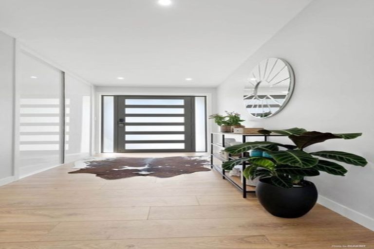 Photo of property in 8 Vazey Way, Hobsonville, Auckland, 0618