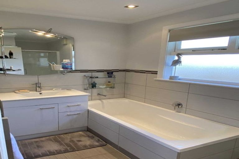 Photo of property in 54 Aorangi Road, Paraparaumu, 5032