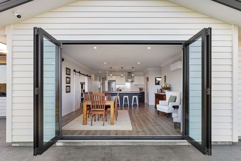 Photo of property in 3 George Street, Bulls, 4818