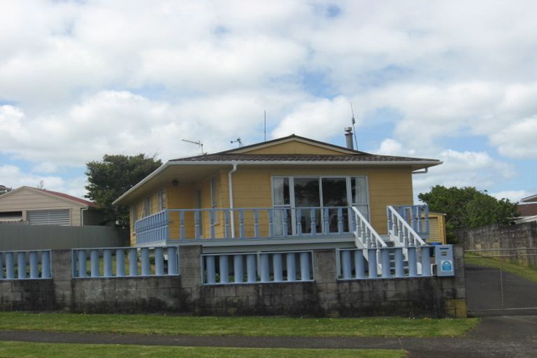 Photo of property in 68 Finlayson Avenue, Clendon Park, Auckland, 2103