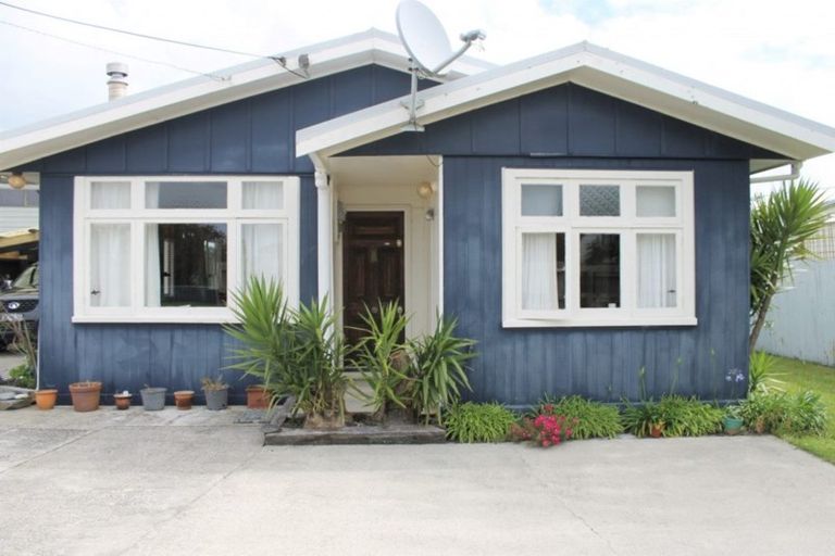 Photo of property in 14 Coates Street, Westport, 7825