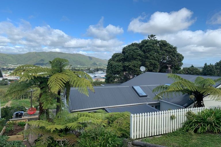 Photo of property in 29 Tirohanga Road, Tirohanga, Lower Hutt, 5010