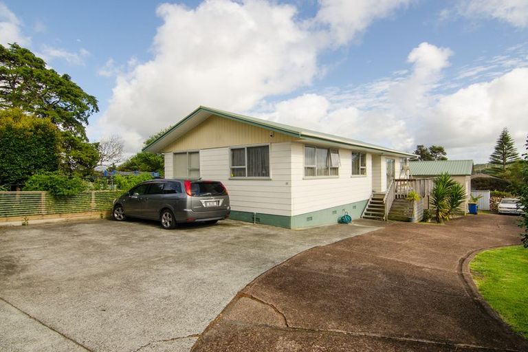 Photo of property in 17 Roick Parade, Glen Eden, Auckland, 0602