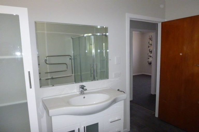 Photo of property in 1/52 Cruickshank Road, Clouston Park, Upper Hutt, 5018