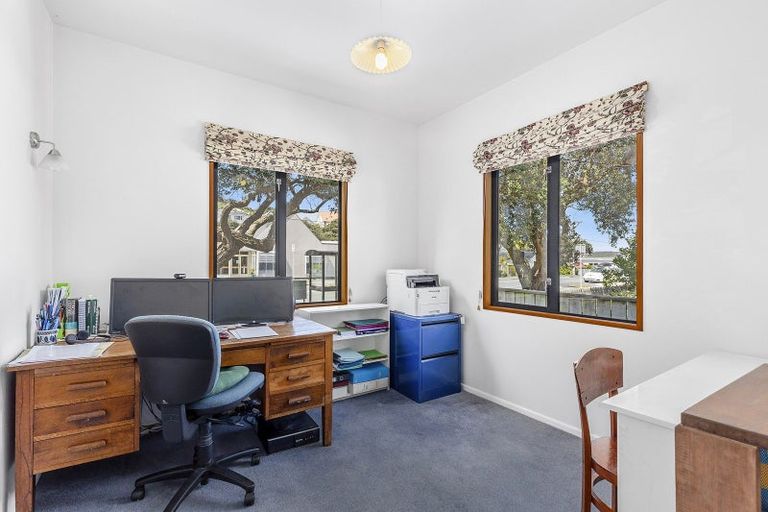 Photo of property in 302 The Parade, Island Bay, Wellington, 6023
