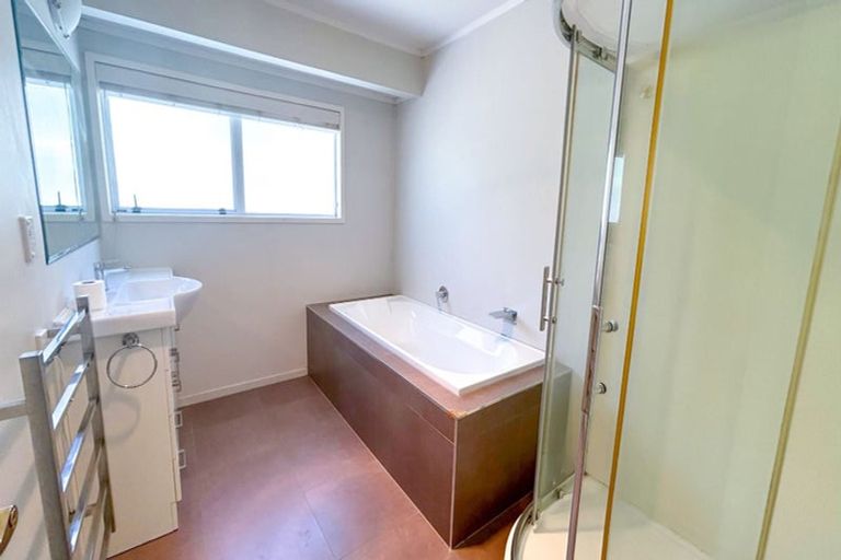 Photo of property in 4 Sailfish Drive, West Harbour, Auckland, 0618