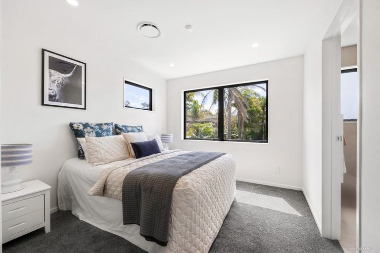 Photo of property in 11a Mimosa Place, Half Moon Bay, Auckland, 2012