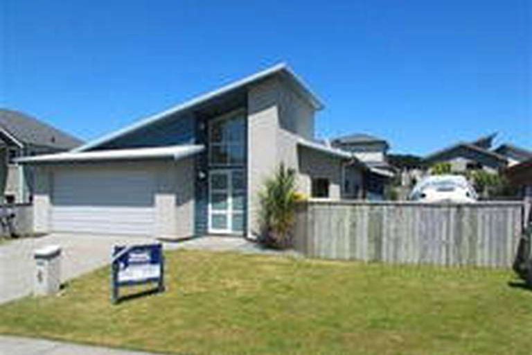 Photo of property in 6 Routeburn Avenue, Aotea, Porirua, 5024